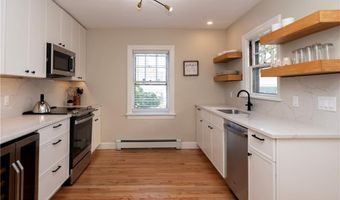 45 Ayrault St 5, Newport, RI 02840