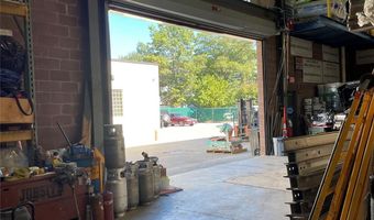 21 Deforest St, Amityville, NY 11701