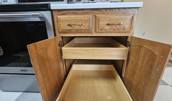 1204 Willow Dr, Aberdeen, SD 57401