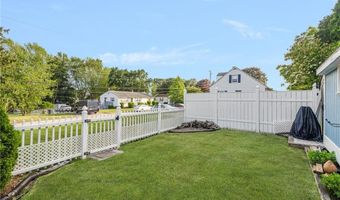 1 Adelaide Ave, Bristol, RI 02809