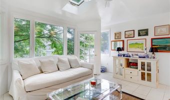 24 Hunter Ave, Newport, RI 02840