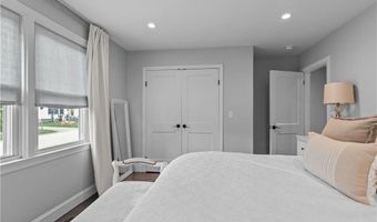 18 Sylvan Ter, Newport, RI 02840