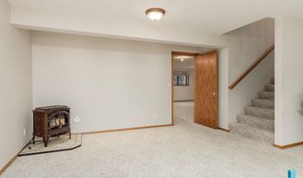 412 E Meadowlark Cir, Brandon, SD 57005
