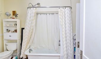 1 Arnold Ave, Newport, RI 02840