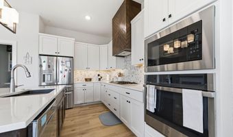 1113 W Lakeway Ct, Andover, KS 67002