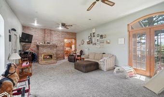 922 3rd Ave, Ackley, IA 50601