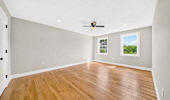 8 Country Ln, Billerica, MA 01821