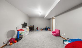 1005 Twilight Dr, North Liberty, IA 52317