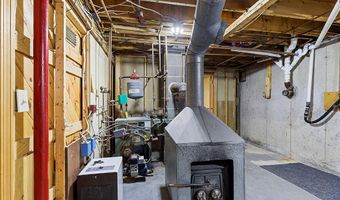 62 Fletcher Rd, Auburn, ME 04210