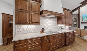 918 E Lakecrest Dr, Andover, KS 67002