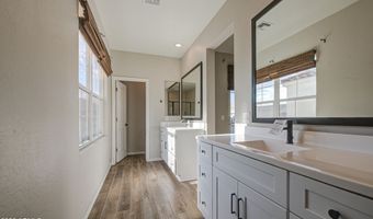 279 E MARKWOOD Dr, Chandler, AZ 85286