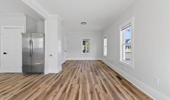 26 Vernon St, Auburn, ME 04210