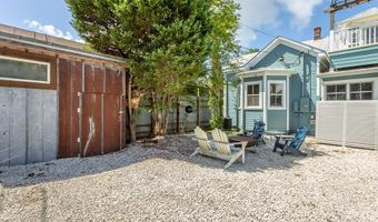 111 4th St, Apalachicola, FL 32320