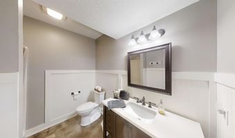 5962 Deer Hollow Rd, Auburn, IN 46706
