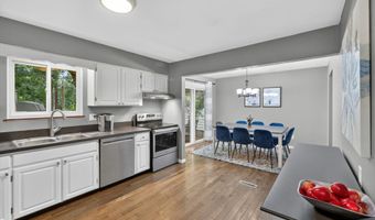 2731 Valley Dr, Ann Arbor, MI 48103