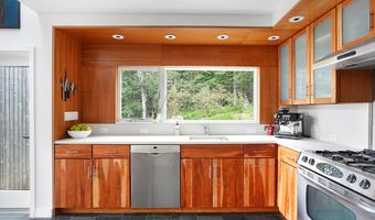 103 Long View Dr, Becket, MA 01223