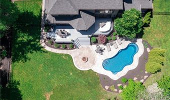 560 Club Dr, Aurora, OH 44202