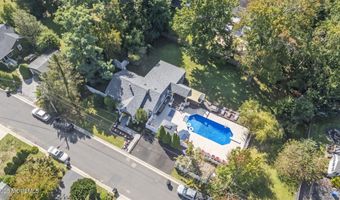 28 W Park Ave, Belford, NJ 07718
