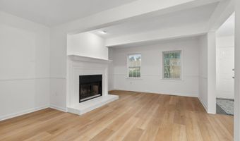 1 E Hayestown Rd 33, Danbury, CT 06811