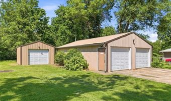 4 Skyline Dr, Adrian, MO 64720