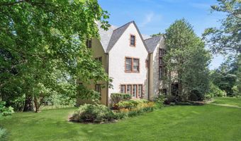 13 Serpentine Dr, Middletown, NJ 07748
