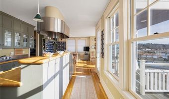 9 Hope St, Bristol, RI 02809