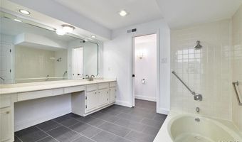974 Claytonbrook Dr 1A, Ballwin, MO 63011