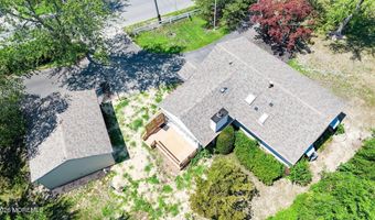 17 Railroad Ave, Beachwood, NJ 08722