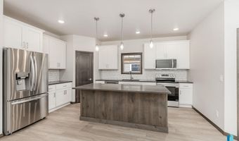 2408 E Brek St, Brandon, SD 57005