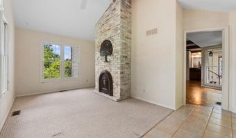 14 Cambridge Circle Ct, Ballwin, MO 63011