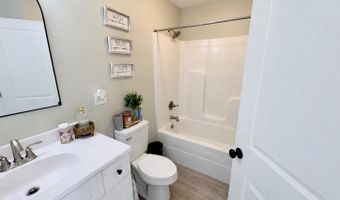 1018 N Sherman Dr, Blue Springs, MS 38828