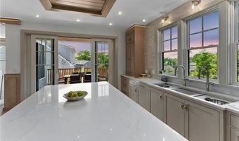 35 Coggeshall Ave, Newport, RI 02840