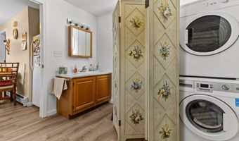 56 Pasture Farm Dr, Middletown, RI 02842