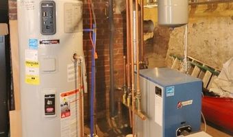 15 McKinley St, Bangor, ME 04401