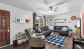 523 Maplewood Dr, Antioch, IL 60002