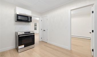 28 Young St 2, Newport, RI 02840