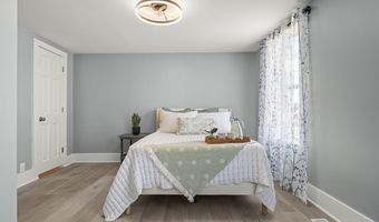 29 W Main St, Amboy, IL 61310