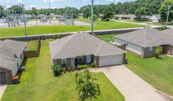 221 Regency Dr, Barling, AR 72923