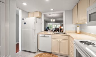 1 Marsh Harbor Dr A, Beaufort, SC 29907