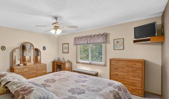 1299 Bentwood Ct, Altoona, IA 50009