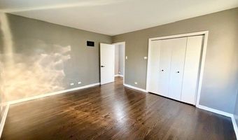 22 W070 Byron Ave, Addison, IL 60101