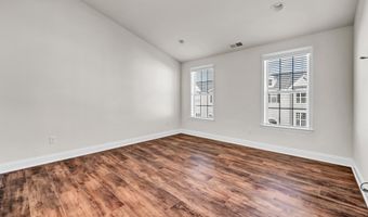 10 Putnam Ln 10, Danbury, CT 06810