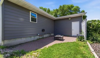 1607 S 6th St, Aberdeen, SD 57401