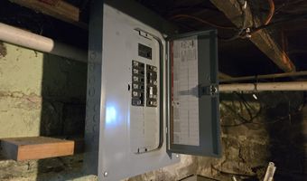 909 W 4th St, Bicknell, IN 47512