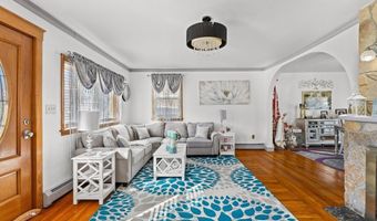 102 Williams Ave, East Providence, RI 02914