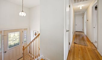 10 Brightwood Ln, Branford, CT 06405