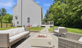 37 Hemlock Dr, Ayer, MA 01432