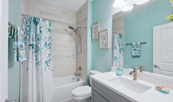 6230 ROADSTEAD Ct, Apollo Beach, FL 33572