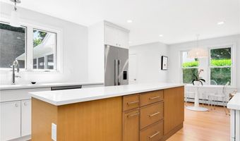 114 Rodman St, Narragansett, RI 02882