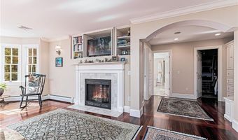 25 Westfield Dr, East Greenwich, RI 02818